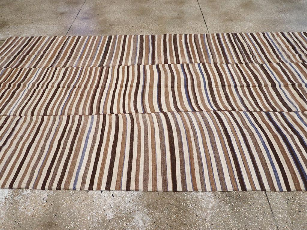 Tessuto a mano Tappeto persiano a trama piatta Kilim Gallery della metà del XX secolo in vendita