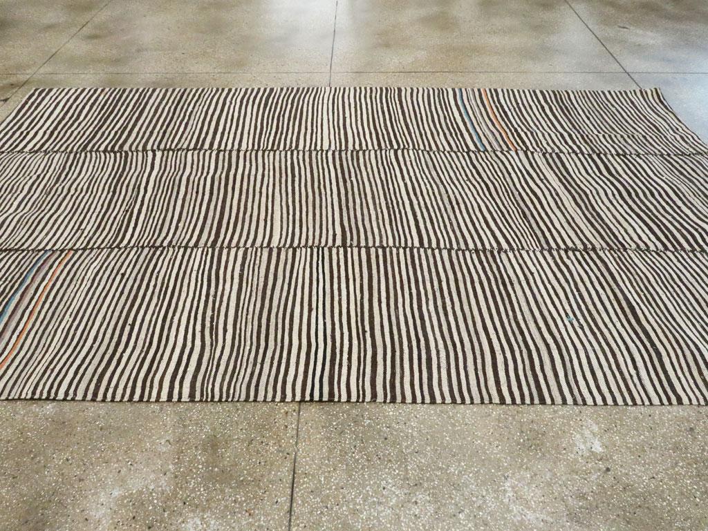 Tessuto a mano Tappeto persiano a trama piatta Kilim Gallery della metà del XX secolo in vendita