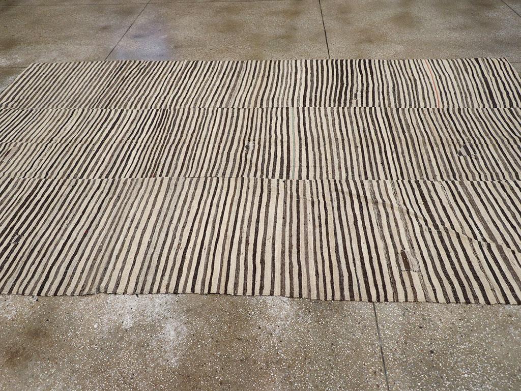 Tessuto a mano Tappeto persiano a trama piatta Kilim Gallery della metà del XX secolo in vendita