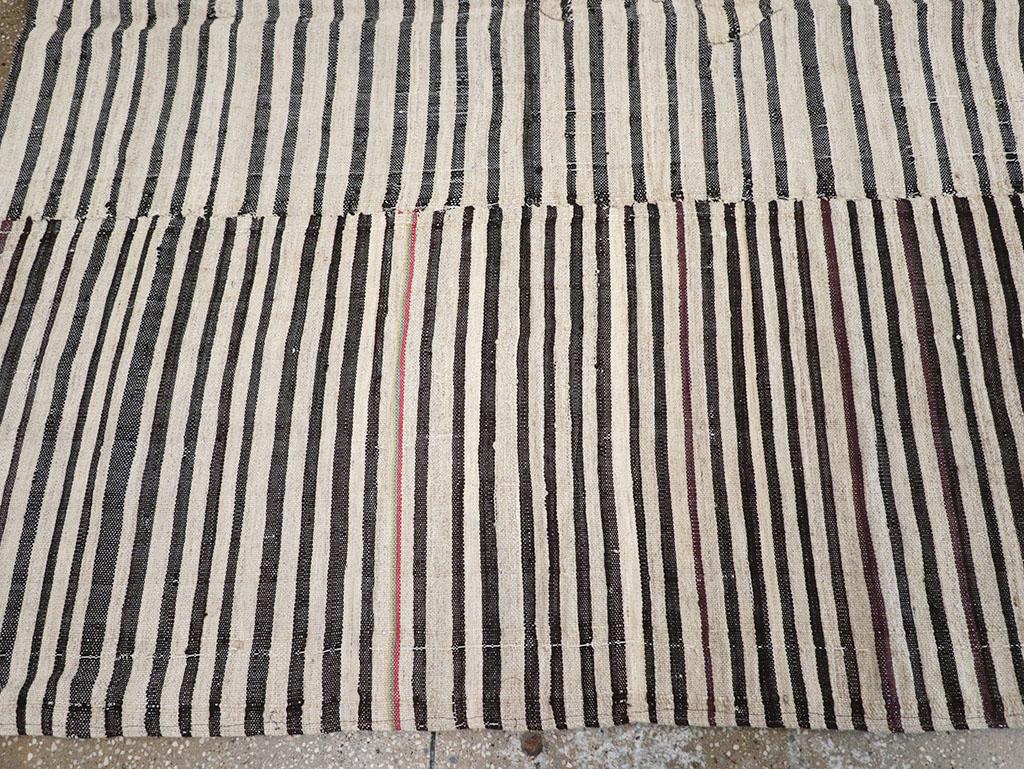 Tappeto persiano a trama piatta Kilim Gallery della metà del XX secolo In condizioni ottime in vendita a New York, NY