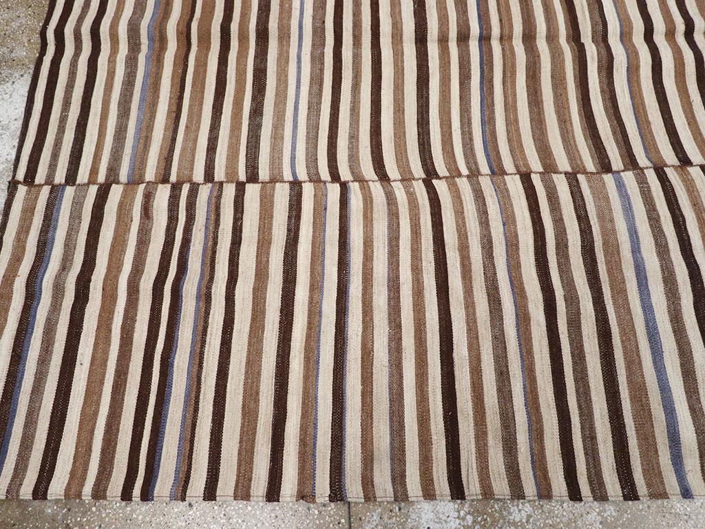 Tappeto persiano a trama piatta Kilim Gallery della metà del XX secolo In condizioni ottime in vendita a New York, NY