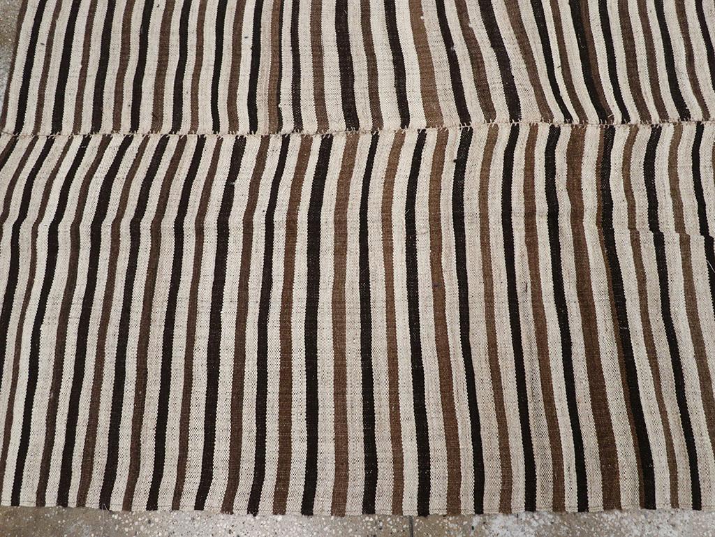 Tappeto persiano a trama piatta Kilim Gallery della metà del XX secolo In condizioni ottime in vendita a New York, NY