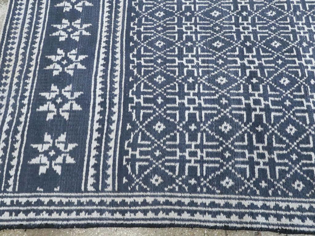 Tappeto persiano a trama piatta Kilim Gallery della metà del XX secolo In condizioni ottime in vendita a New York, NY
