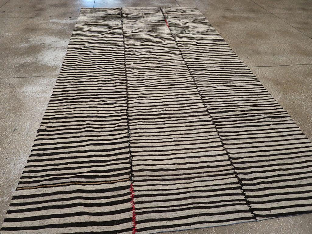 Lana Tappeto persiano a trama piatta Kilim Gallery della metà del XX secolo in vendita