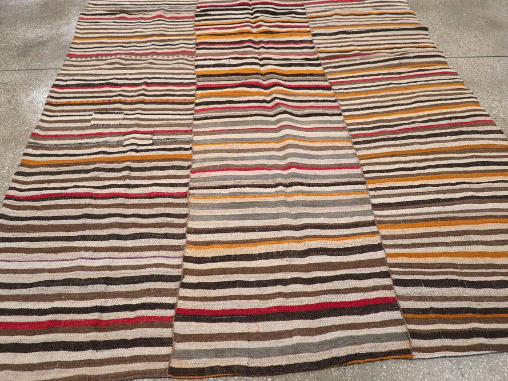 Mid-20th Century Persian Flatweave Kilim Gallery Carpet im Zustand „Hervorragend“ im Angebot in New York, NY