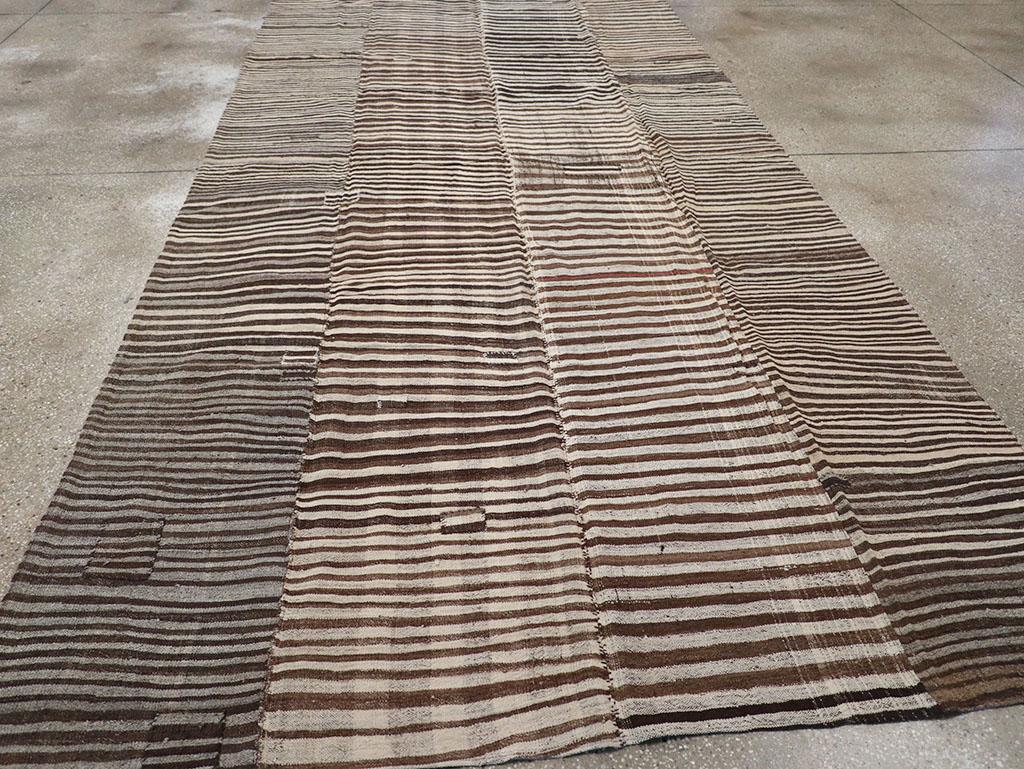 Lana Tappeto persiano a trama piatta Kilim Gallery della metà del XX secolo in vendita