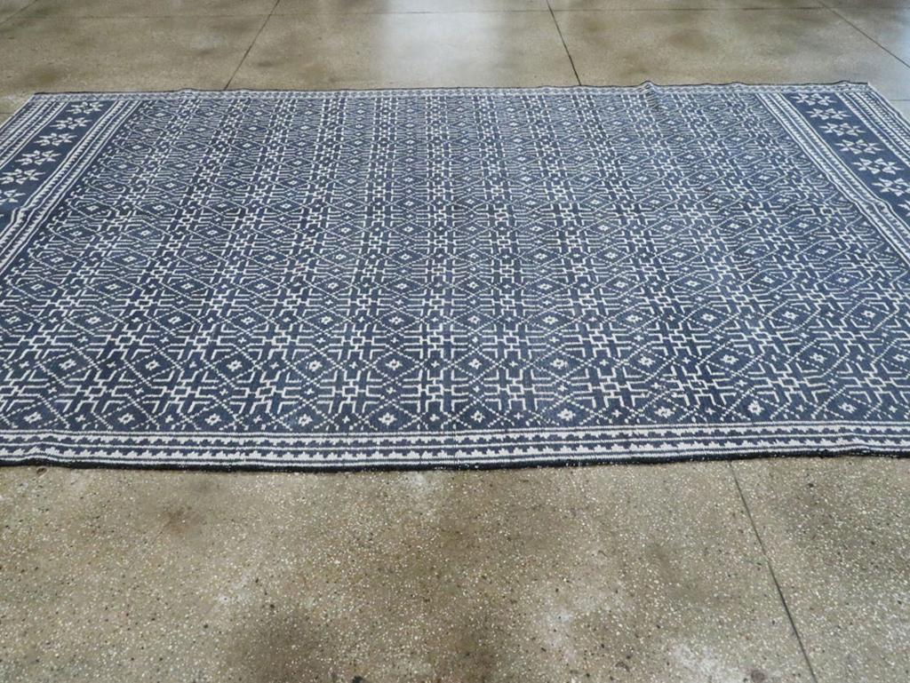 Cotone Tappeto persiano a trama piatta Kilim Gallery della metà del XX secolo in vendita