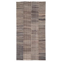 Tapis de galerie Kilim persan tissé à plat du milieu du 20e siècle