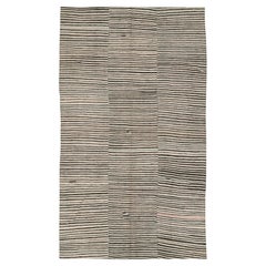 Tapis de galerie Kilim persan tissé à plat du milieu du 20e siècle