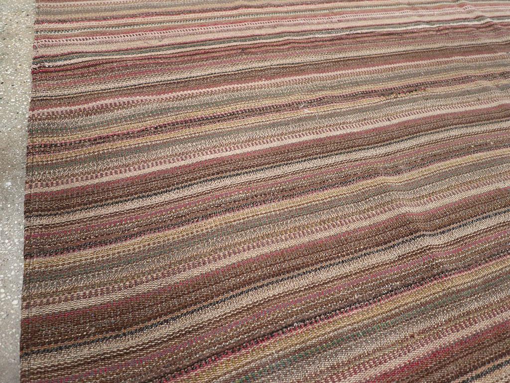 Mitte des 20. Jahrhunderts Persischer Flachgewebe-Kilim Teppich in Raumgröße (Kelim) im Angebot
