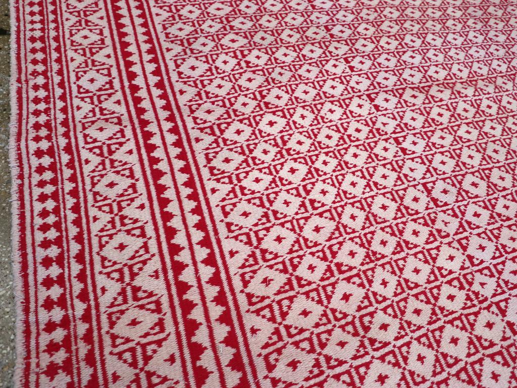 Persiano Tappeto persiano a trama piatta Kilim della metà del 20° secolo, dimensioni della stanza in vendita