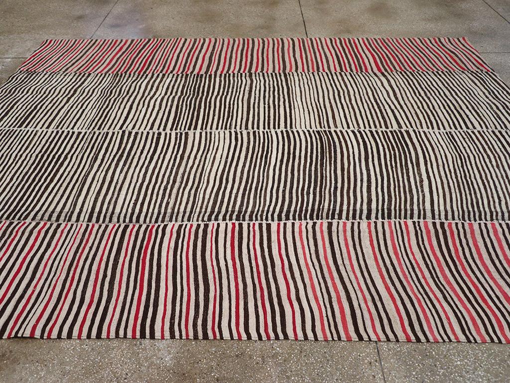 Mitte des 20. Jahrhunderts Persischer Flachgewebe-Kilim Teppich in Raumgröße (Handgewebt) im Angebot