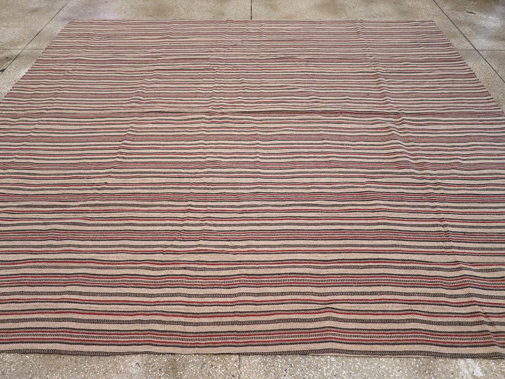 Tissé à la main Tapis Kilim persan à tissage plat du milieu du 20e siècle en vente