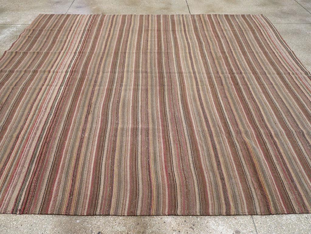 Mitte des 20. Jahrhunderts Persischer Flachgewebe-Kilim Teppich in Raumgröße (Handgewebt) im Angebot