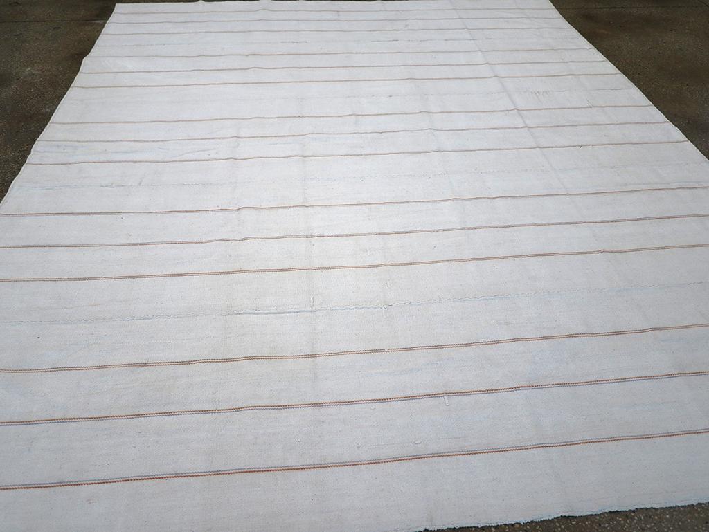 Mid-20th Century Persian Flatweave Kilim Room Size Carpet im Zustand „Gut“ im Angebot in New York, NY