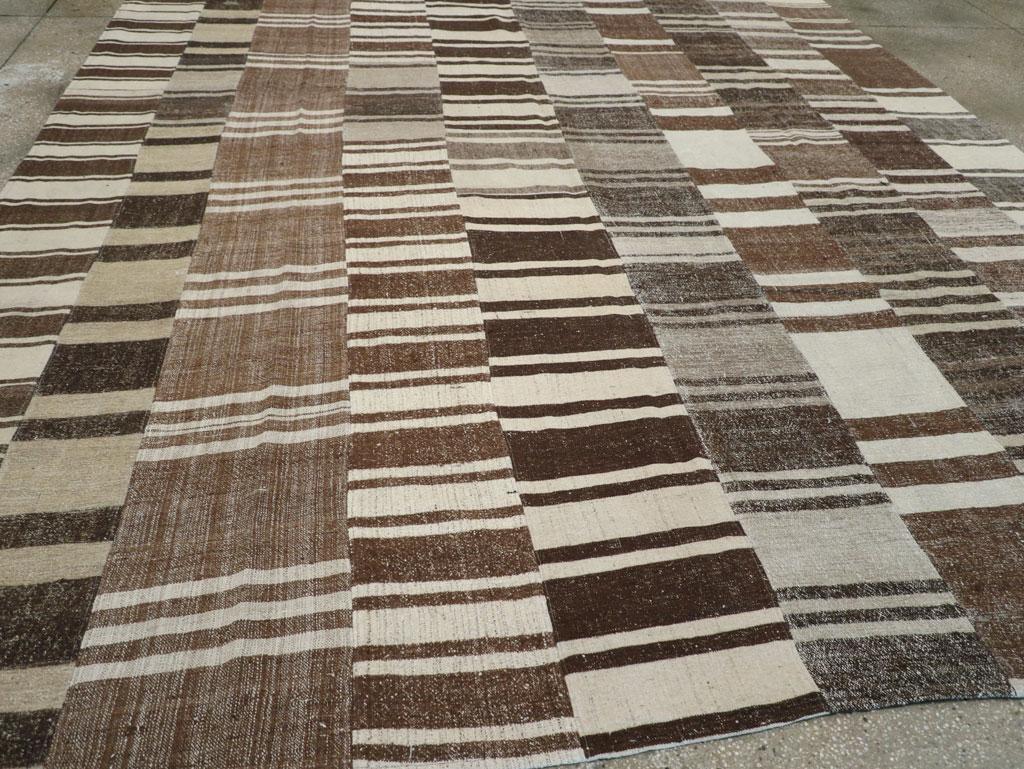 XX secolo Tappeto persiano a trama piatta Kilim della metà del 20° secolo, dimensioni della stanza in vendita
