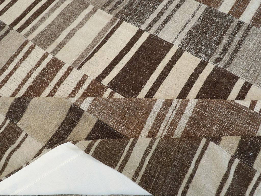 Lana Tappeto persiano a trama piatta Kilim della metà del 20° secolo, dimensioni della stanza in vendita