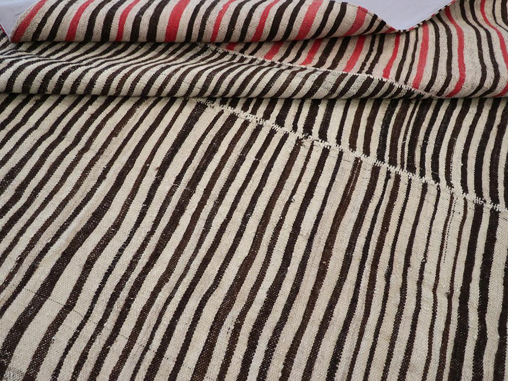 Mitte des 20. Jahrhunderts Persischer Flachgewebe-Kilim Teppich in Raumgröße im Angebot 2