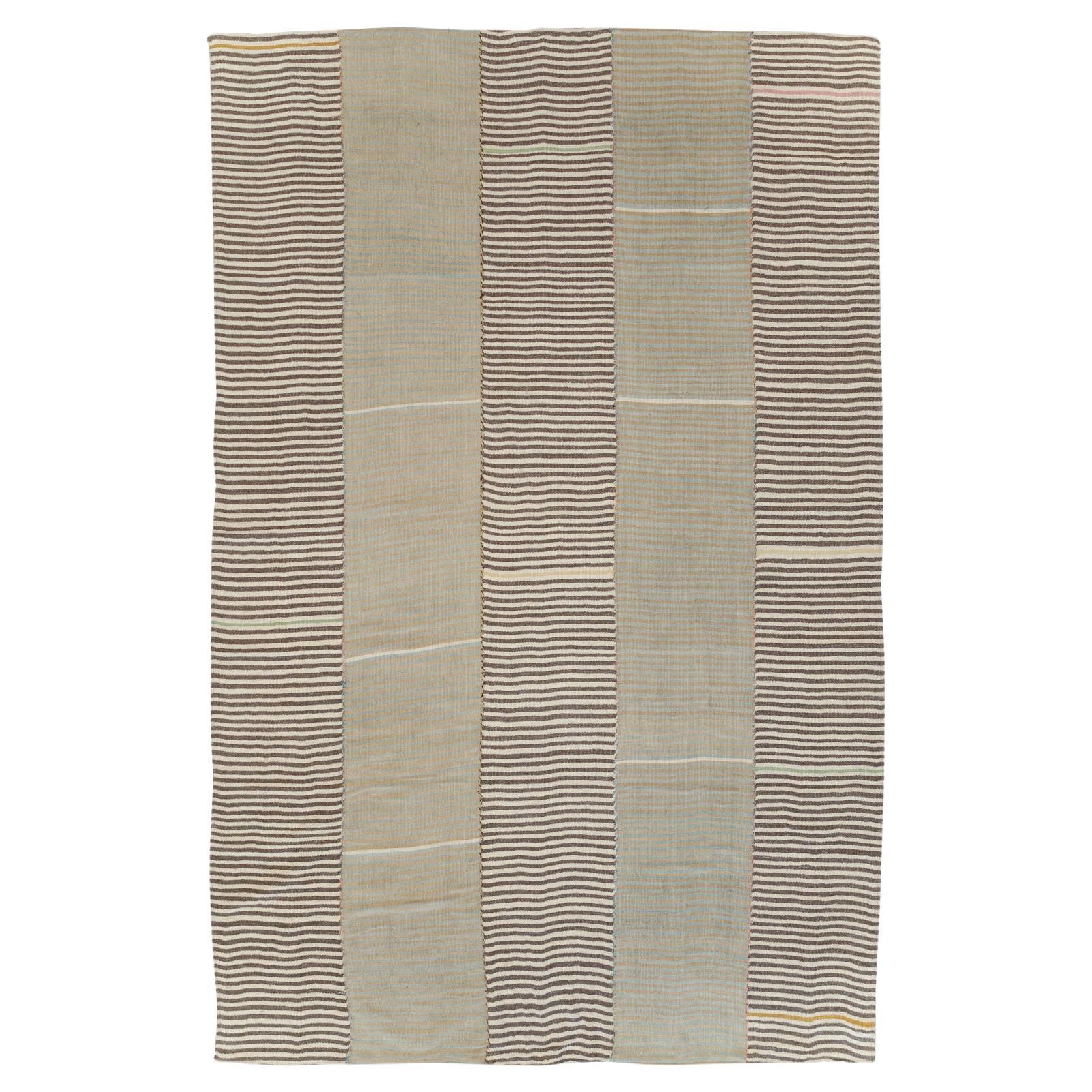 Mitte des 20. Jahrhunderts Persischer Flachgewebe-Kilim Teppich in Raumgröße im Angebot