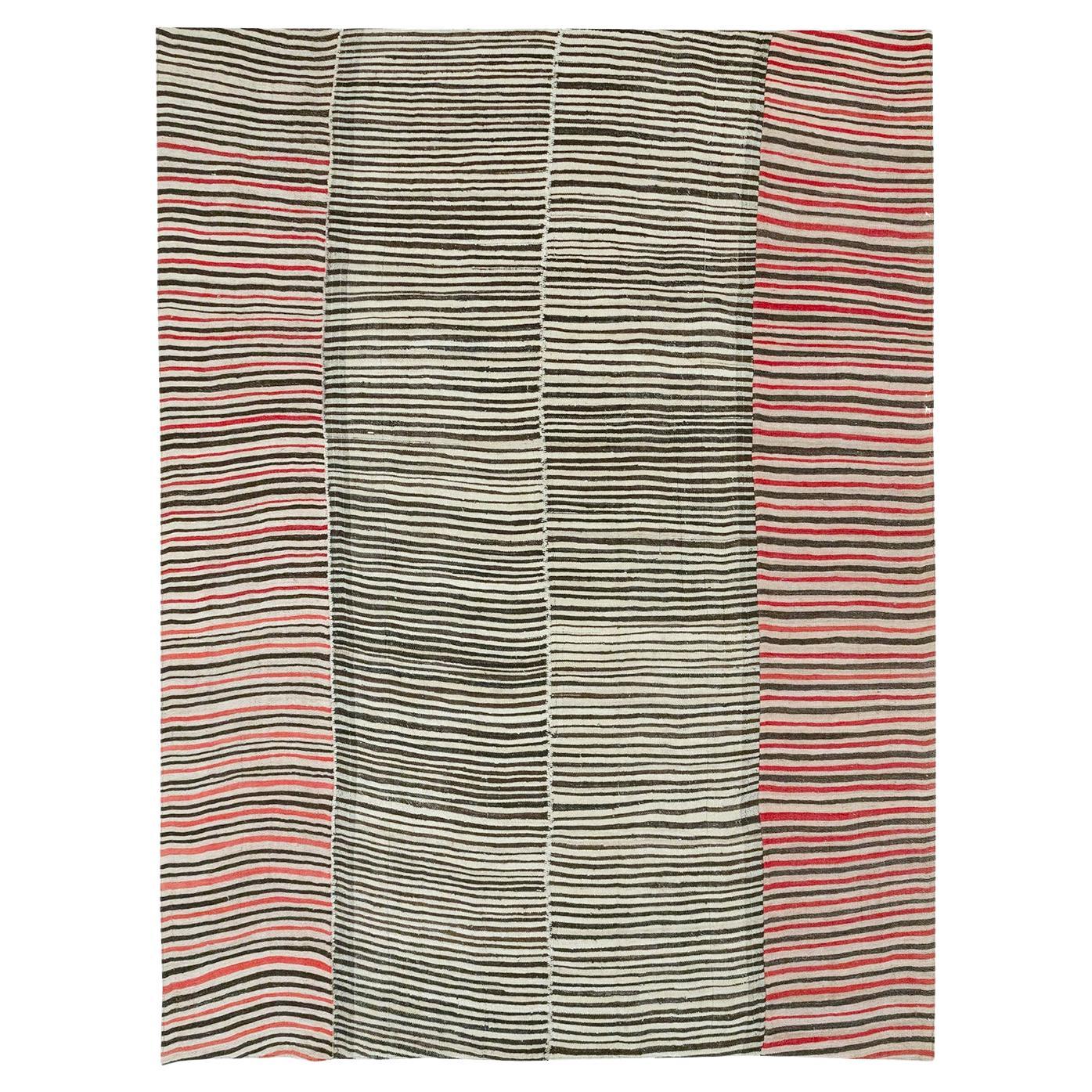 Alfombra persa de tejido plano kilim de mediados del siglo XX, tamaño habitación