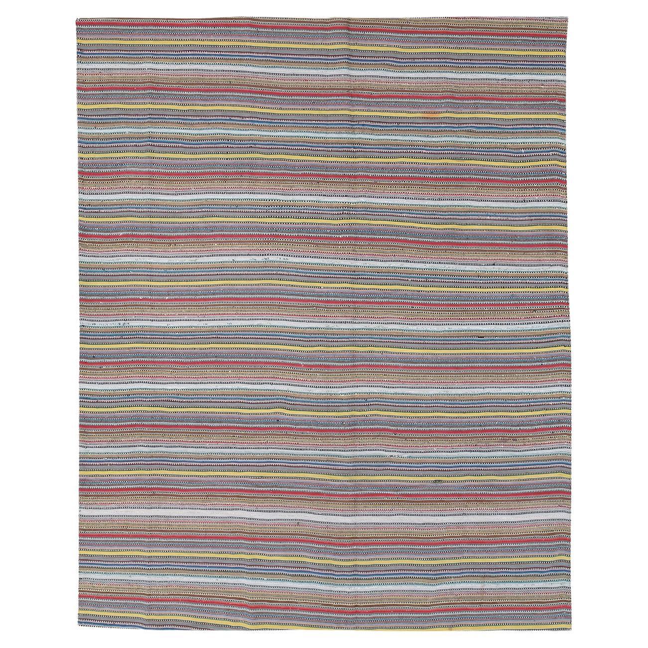 Alfombra persa de tejido plano kilim de mediados del siglo XX, tamaño habitación en venta