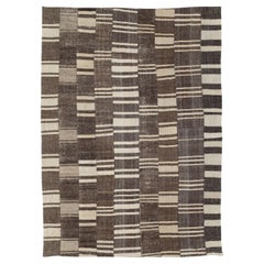 Alfombra persa de tejido plano kilim de mediados del siglo XX, tamaño habitación