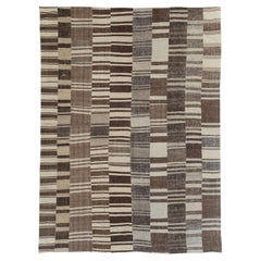 Alfombra persa de tejido plano kilim de mediados del siglo XX, tamaño habitación