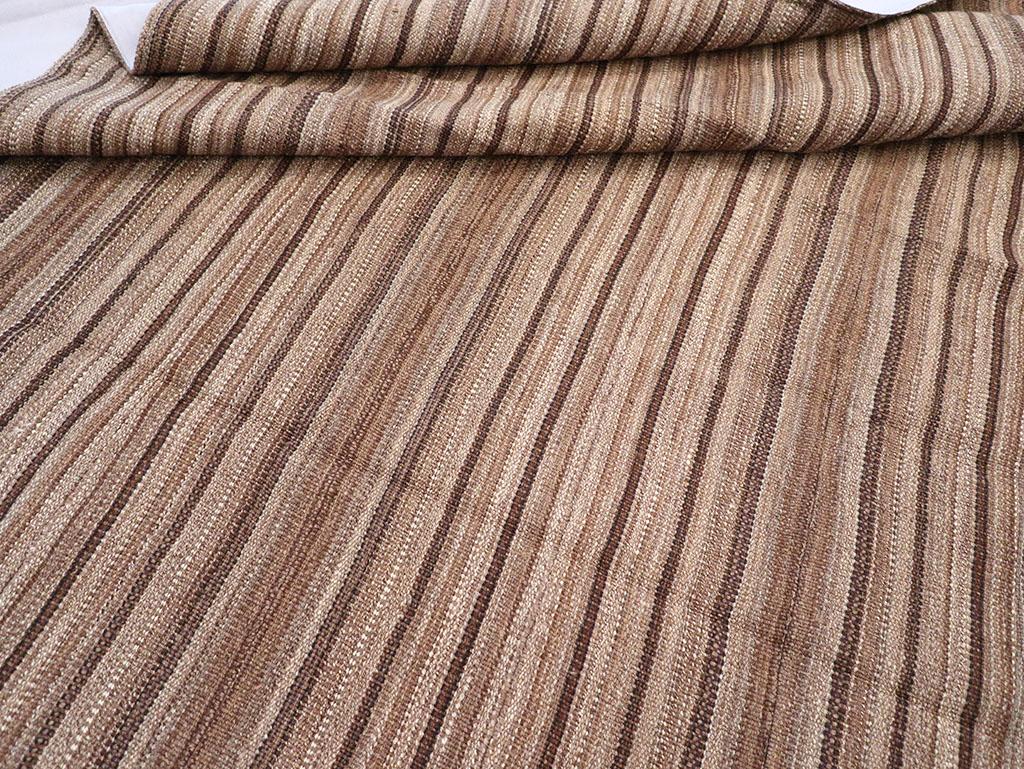 Mitte des 20. Jahrhunderts Persische Flachgewebe Kilim Quadratische Akzentteppich im Angebot 2