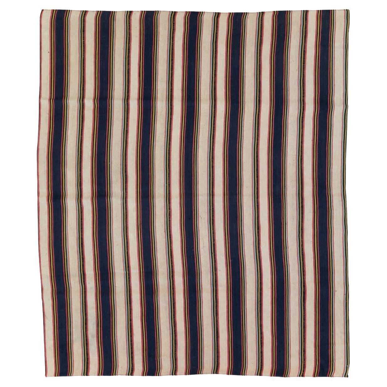 Mitte des 20. Jahrhunderts Persische Flachgewebe Kilim Quadratische Akzentteppich