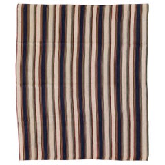 Tapis d'accent carré Kilim persan à tissage plat du milieu du 20e siècle