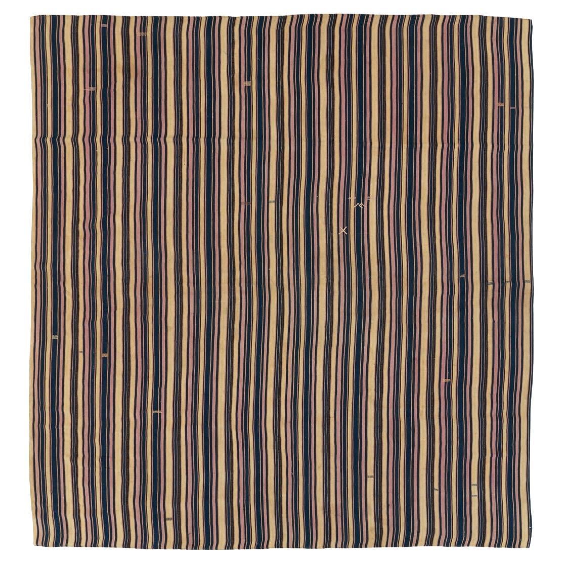 Tappeto persiano a trama piatta Kilim quadrato della metà del XX secolo