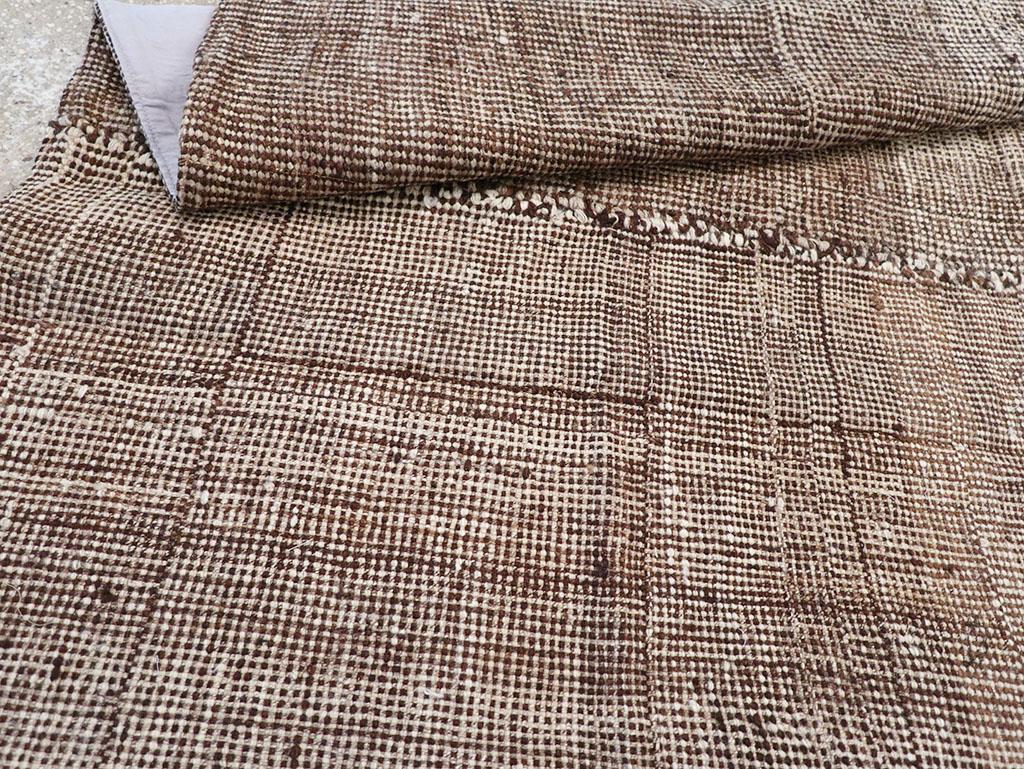 Tappeto persiano a trama piatta Rug & Kilim quadrato della metà del XX secolo in vendita 2