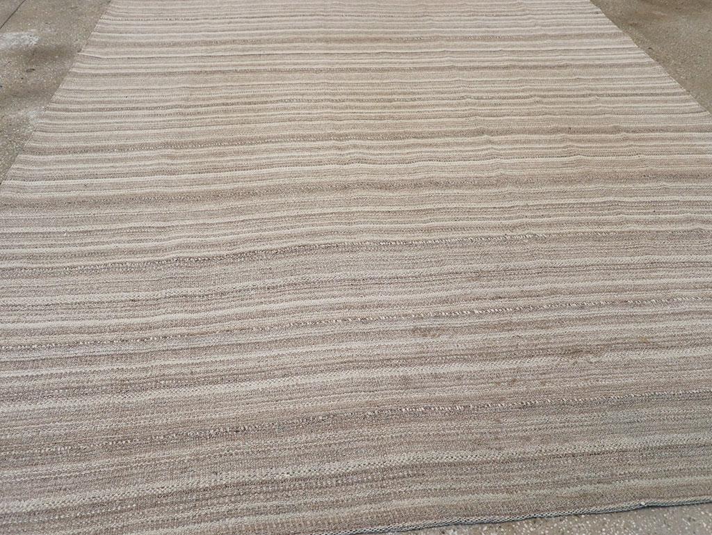 Alfombra Persa de Tejido Plano Kilim de mediados del siglo XX Tamaño Habitación Cuadrada en venta 1