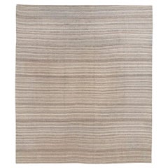 Alfombra Persa de Tejido Plano Kilim de mediados del siglo XX Tamaño Habitación Cuadrada