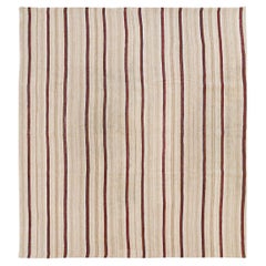 Alfombra Persa de Tejido Plano Kilim de mediados del siglo XX Tamaño Habitación Cuadrada