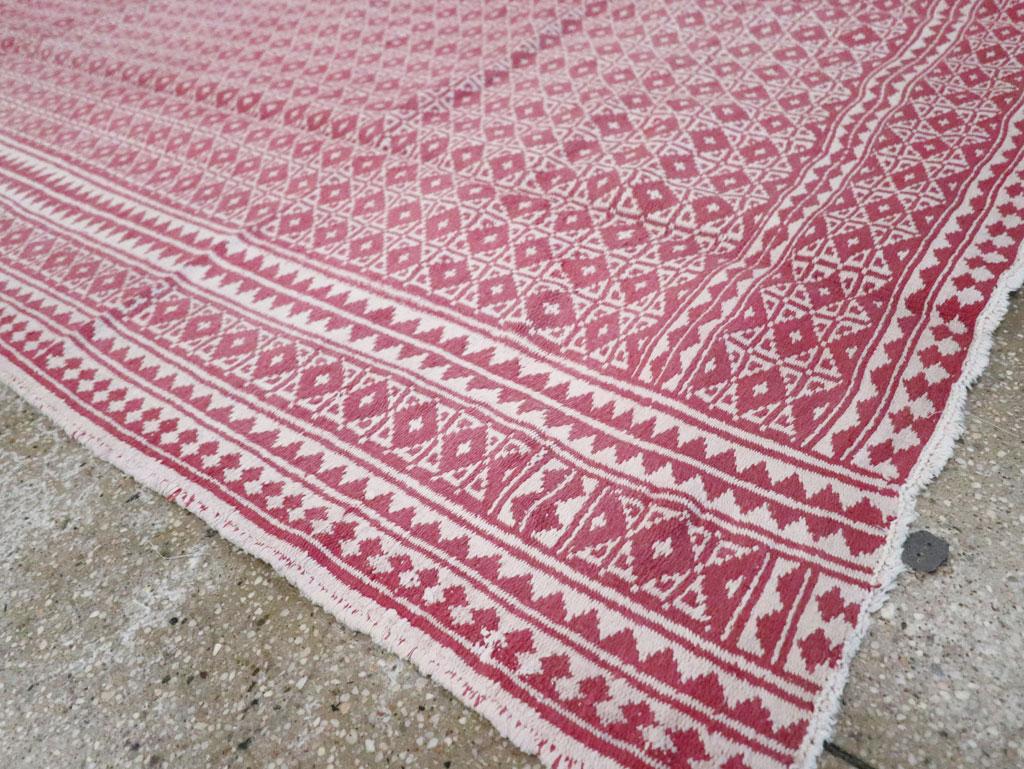 Mid-20th Century Persian Reversible Flatweave Kilim Accent Rug In Excellent Condition For Sale In New York, NY