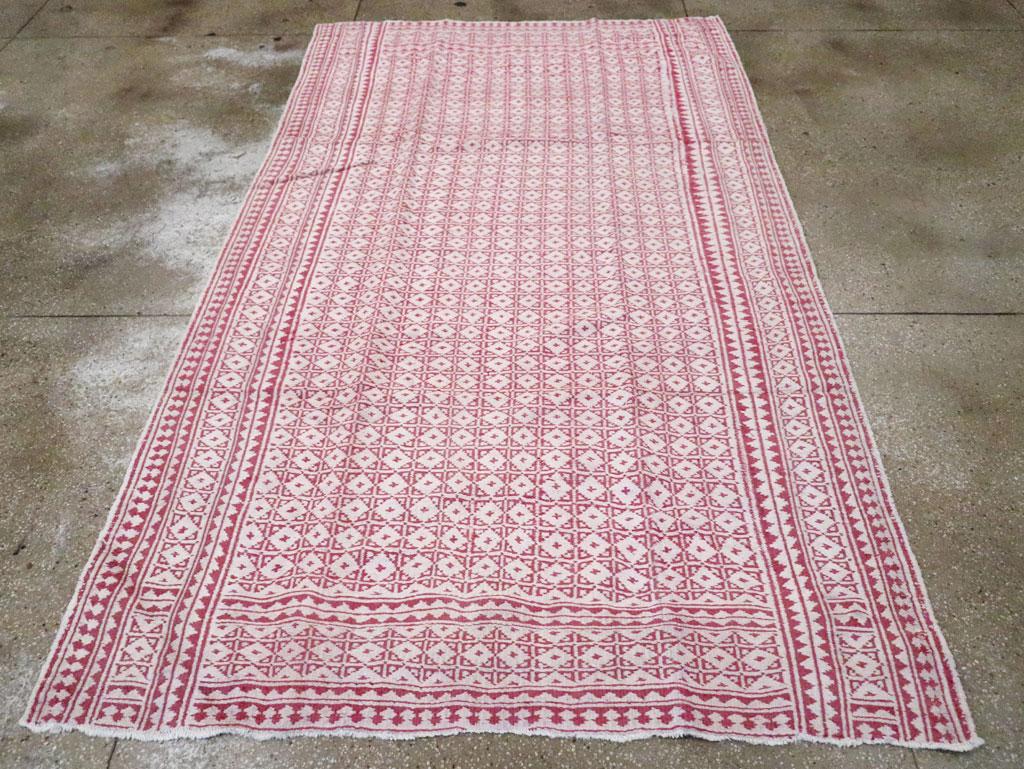 XX secolo Tappeto persiano a trama piatta reversibile della metà del 20° secolo & Rug & Kilim in vendita