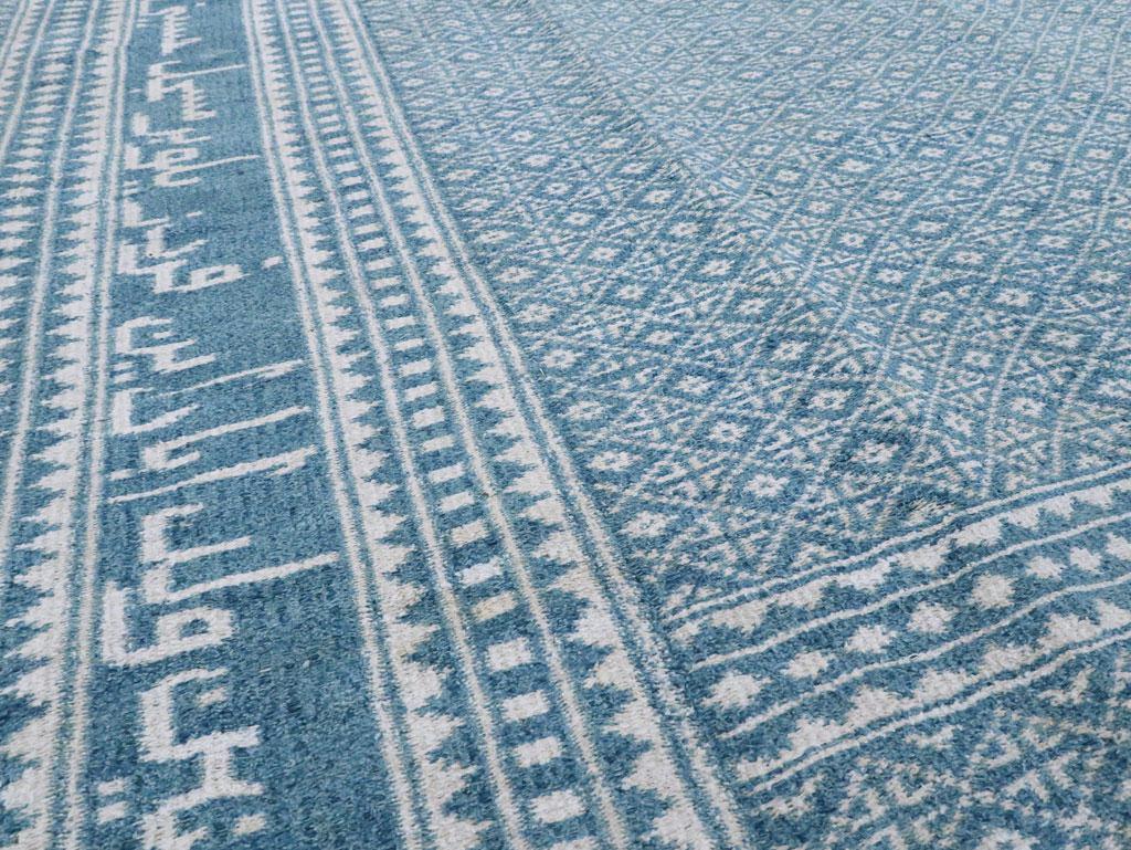 Mitte des 20. Jahrhunderts Persischer Flachgewebe-Teppich in Zimmergröße (Kelim) im Angebot