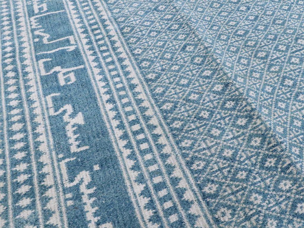 Mitte des 20. Jahrhunderts Persischer Flachgewebe-Teppich in Zimmergröße (Handgewebt) im Angebot