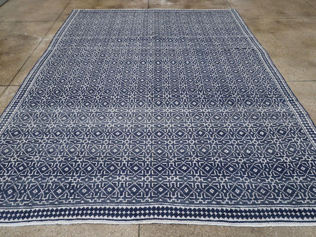 Mitte des 20. Jahrhunderts Persischer Flachgewebe-Teppich in Zimmergröße (Baumwolle) im Angebot