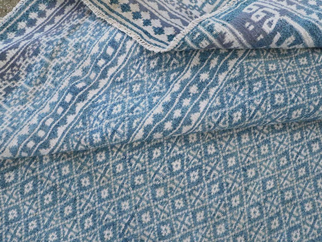 Mitte des 20. Jahrhunderts Persischer Flachgewebe-Teppich in Zimmergröße im Angebot 2