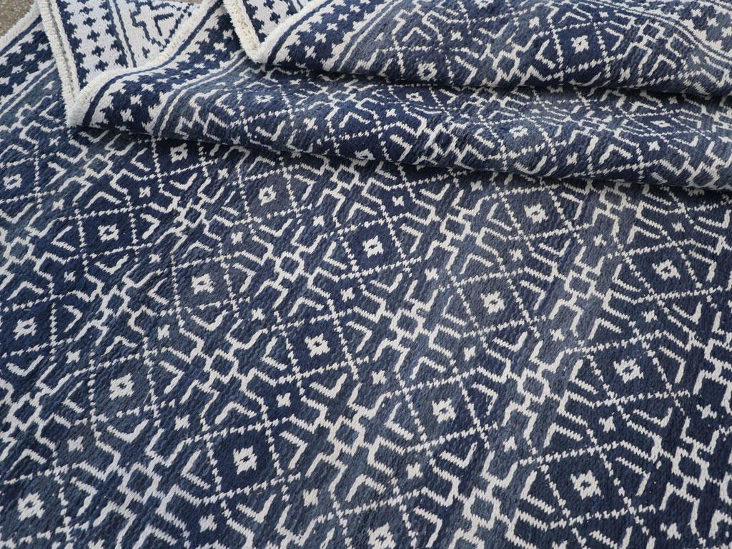 Mitte des 20. Jahrhunderts Persischer Flachgewebe-Teppich in Zimmergröße im Angebot 2