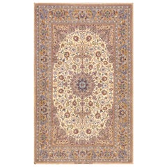 Mid 20th Century Persian Isfahan Carpet ( 3' 7" x 5' 7" - 109 x 170 cm )