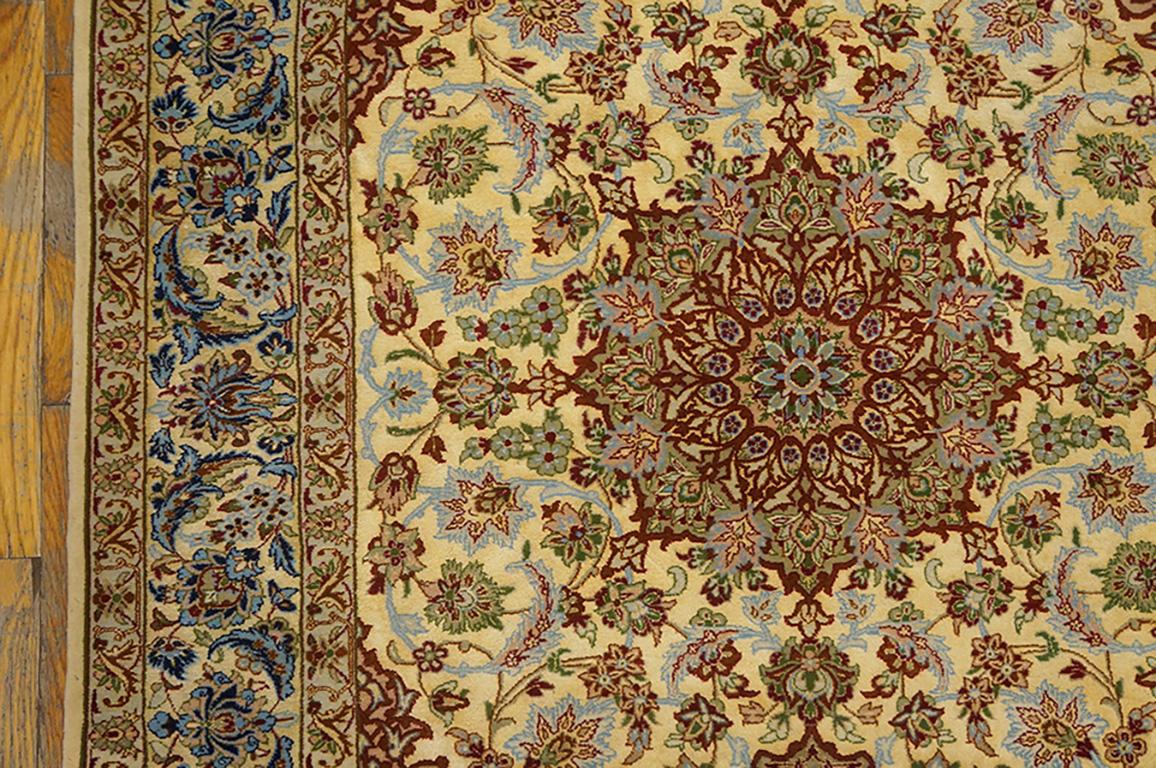 Mid 20th Century Persian Isfahan Carpet In Good Condition For Sale In New York, NY