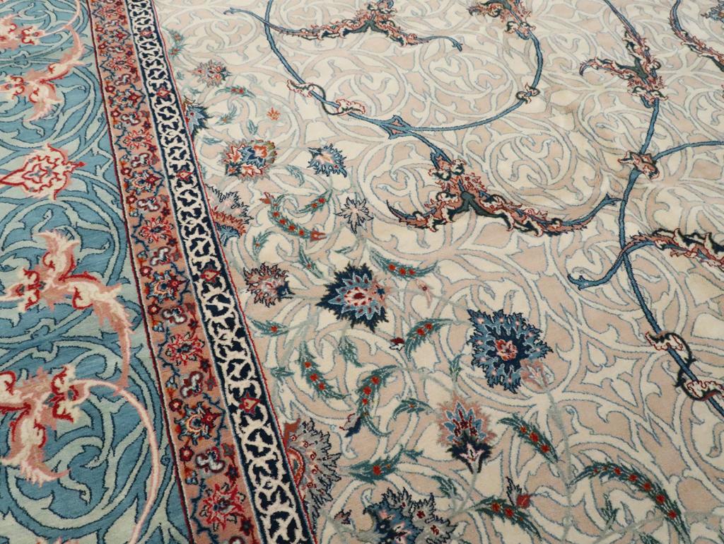 Persiano Tappeto persiano Isfahan oversize della metà del XX secolo in vendita