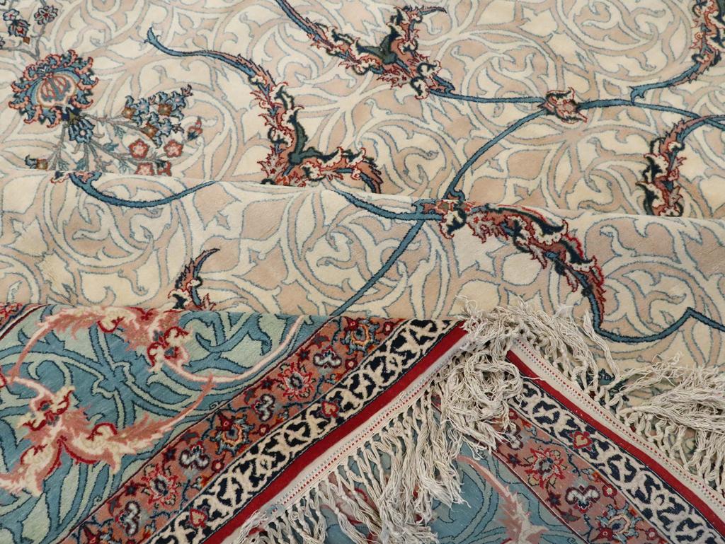 Lana Tappeto persiano Isfahan oversize della metà del XX secolo in vendita