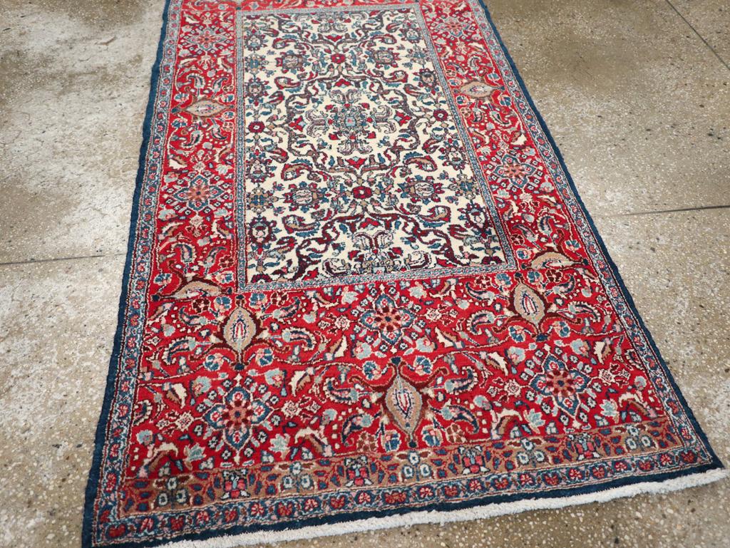 20ième siècle Tapis persan Isfahan du milieu du 20e siècle en vente