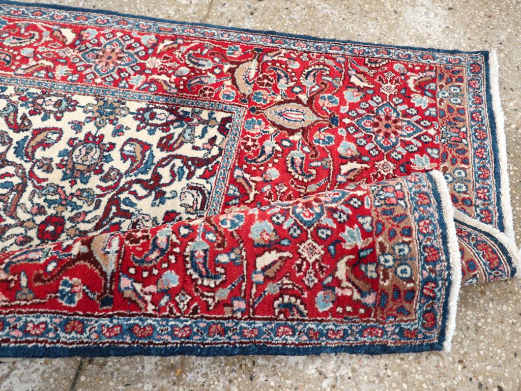 Laine Tapis persan Isfahan du milieu du 20e siècle en vente