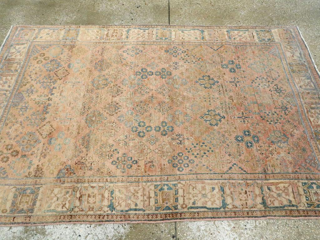 Tappeto da salotto persiano Joshegan della metà del XX secolo In condizioni ottime in vendita a New York, NY