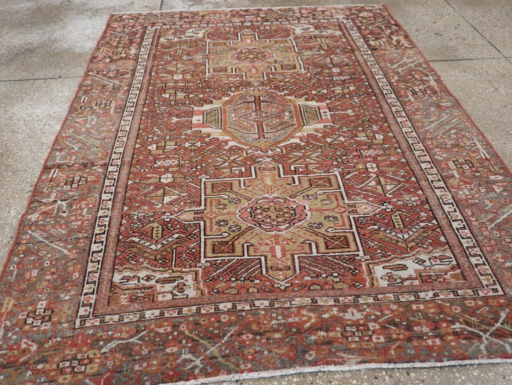 Alfombra de acento persa Karajeh de mediados del siglo XX en Excelente estado para la venta en New York, NY